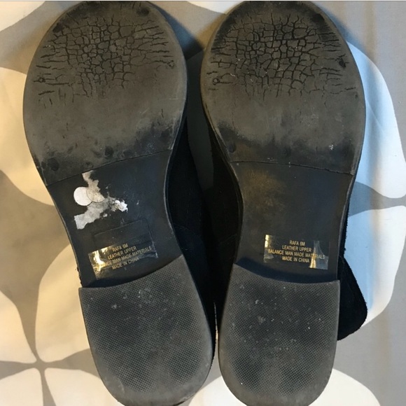 me too Black Suede Comfy EUC  Ankle Booties size 6 - Picture 3 of 7